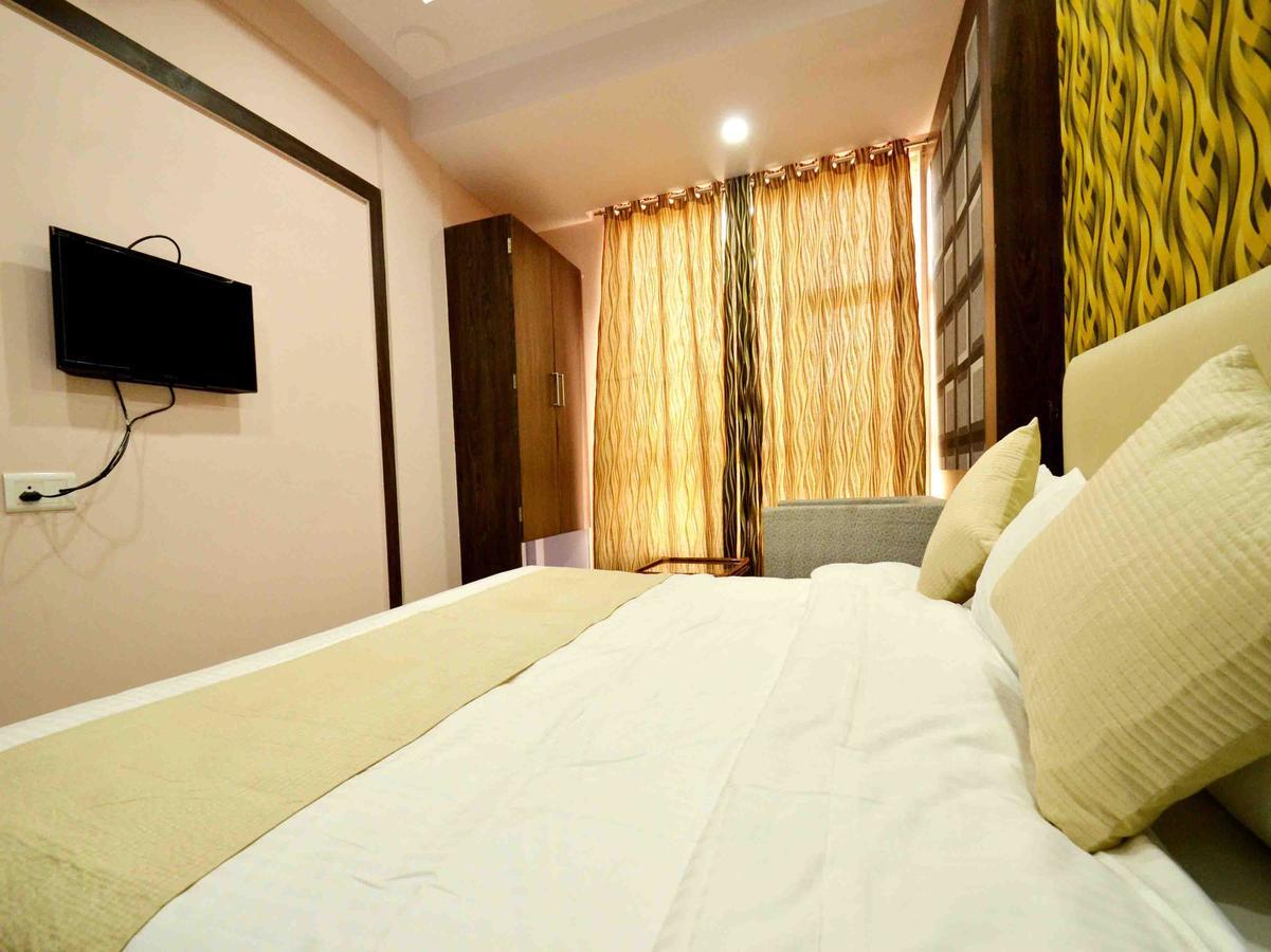 Oyo 2403 Hotel Aamantran Avenue Уджайн Екстериор снимка