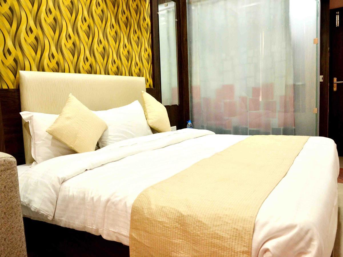 Oyo 2403 Hotel Aamantran Avenue Уджайн Екстериор снимка