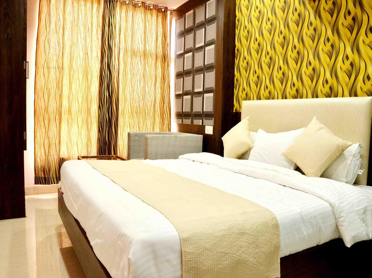 Oyo 2403 Hotel Aamantran Avenue Уджайн Екстериор снимка