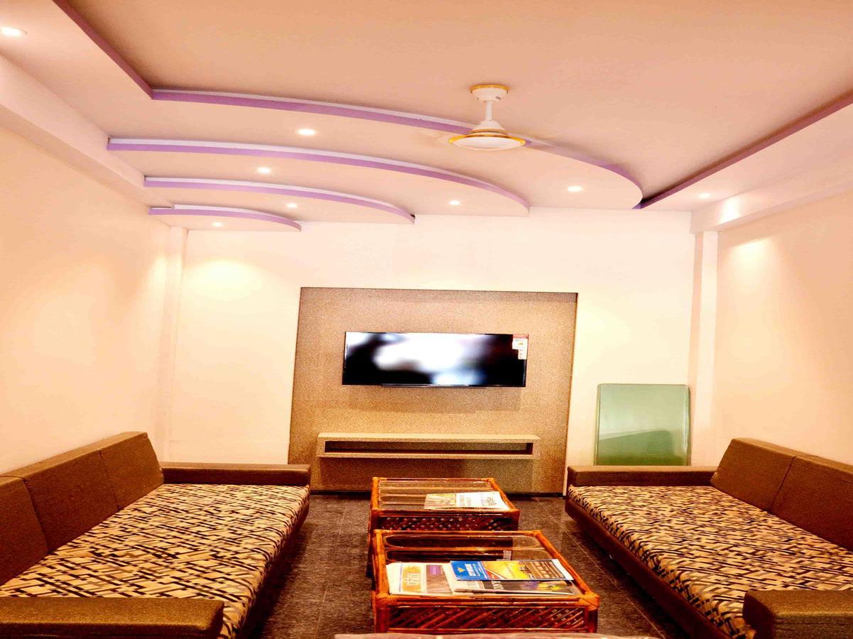 Oyo 2403 Hotel Aamantran Avenue Уджайн Екстериор снимка