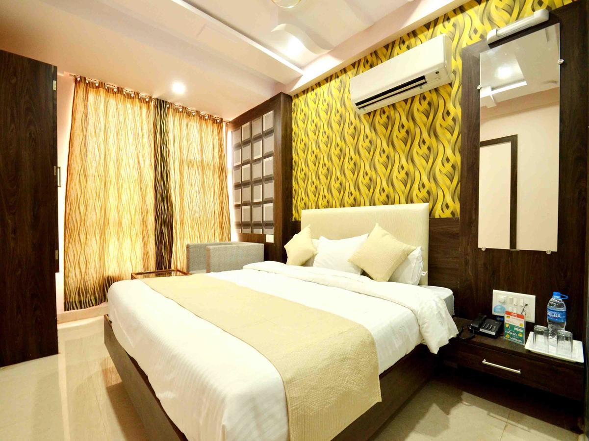 Oyo 2403 Hotel Aamantran Avenue Уджайн Екстериор снимка