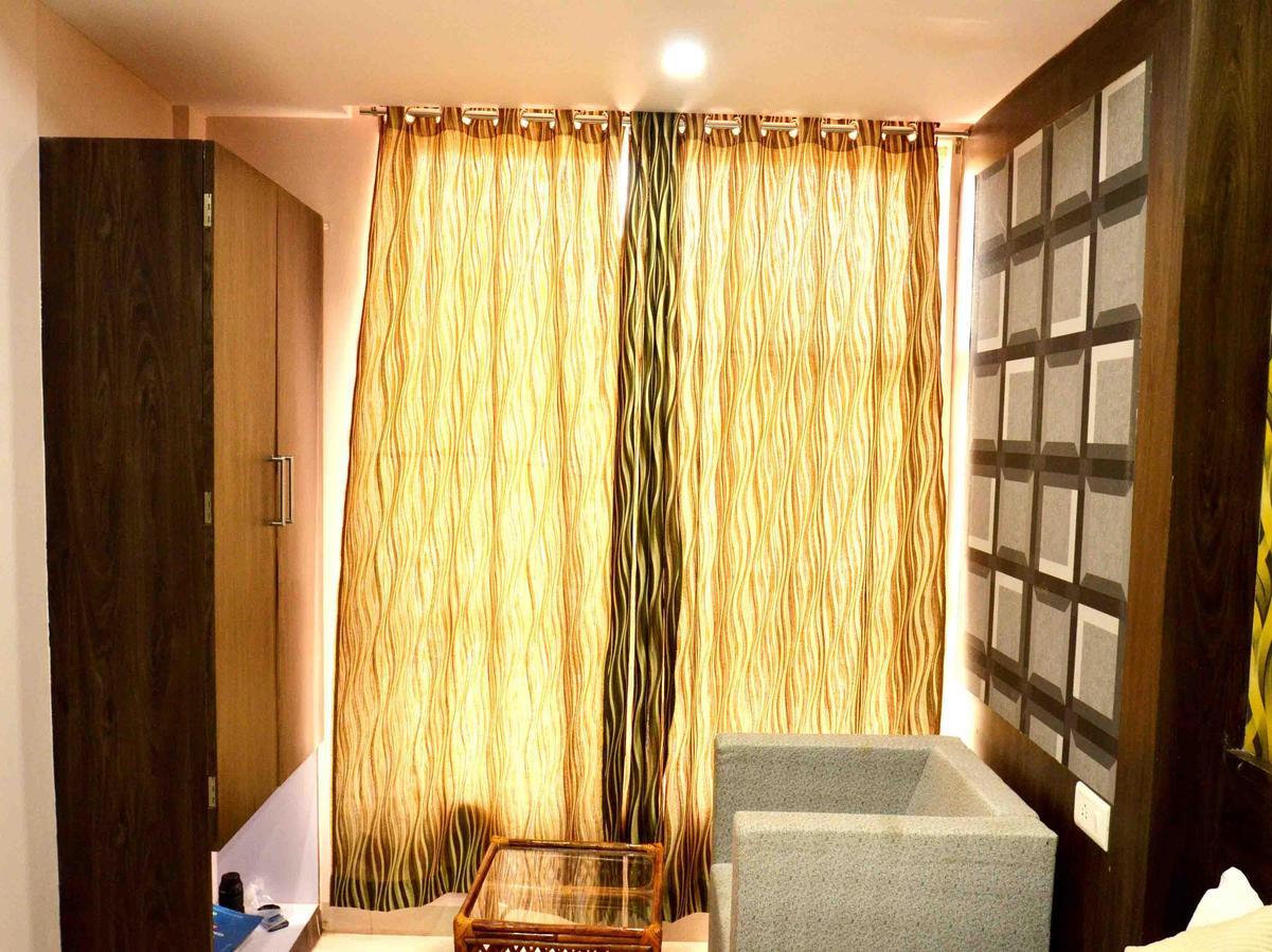 Oyo 2403 Hotel Aamantran Avenue Уджайн Екстериор снимка